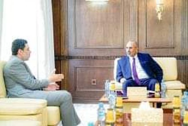 الرئيس الزبيدي يستدعي رئيس الوزراء لأمر هام .. التفاصيل