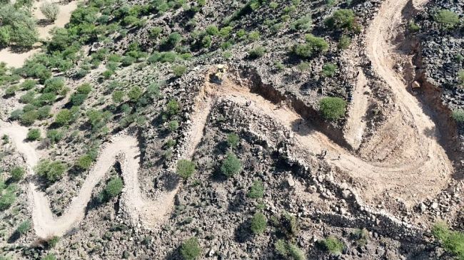 تدشين العمل في مشروع طريق "الحقل – الجبل" بجهود مجتمعية ذاتية
