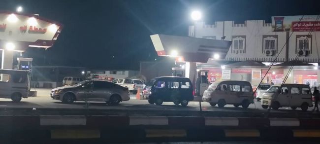 عدن تشهد أزمة غاز وطوابير طويلة أمام المحطات