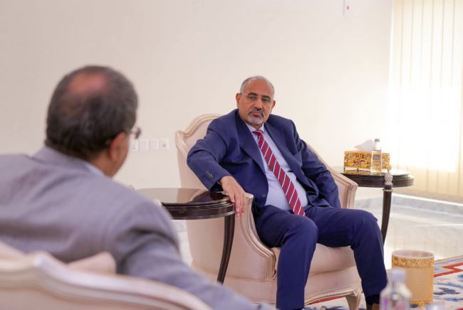 لدى لقائه محافظ البيضاء   الرئيس الزُبيدي: تأمين الجنوب حجر الزاوية والمنطلق الحقيقي لأي معركة جدية لتحرير الشمال