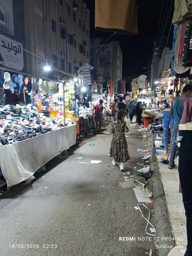 أسواق عدن متشبعة بضائع ومستلزمات العيد والقوة الشرائية لدى الناس معدومة