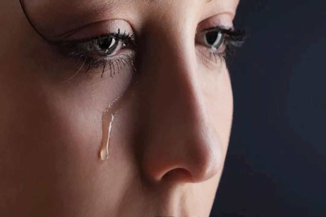 مخاطر البكاء قبل النوم.. أضرار صحية ونفسية تهدد جودة النوم
