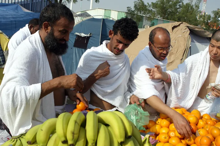 6 أطعمة ومشروبات تسبب الإرهاق أثناء الحج.. احذرها للحفاظ على نشاطك في المناسك