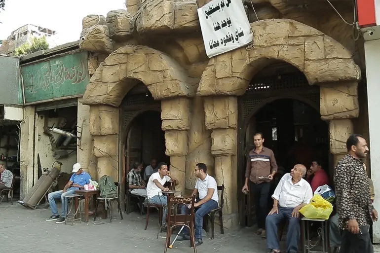 من الخمسينة إلى البوستة.. قاموس الشاي الشعبي يحكي ذاكرة المقاهي المصرية